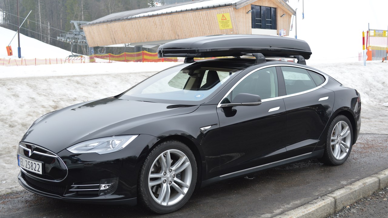 Tesla Model S, with Skiguard 830 Sport